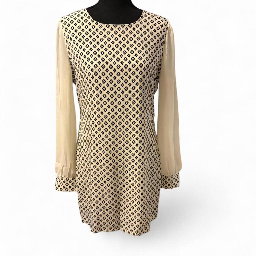 Carolina Williamson black + cream dress with buttons on sleeves Size Large NWOT